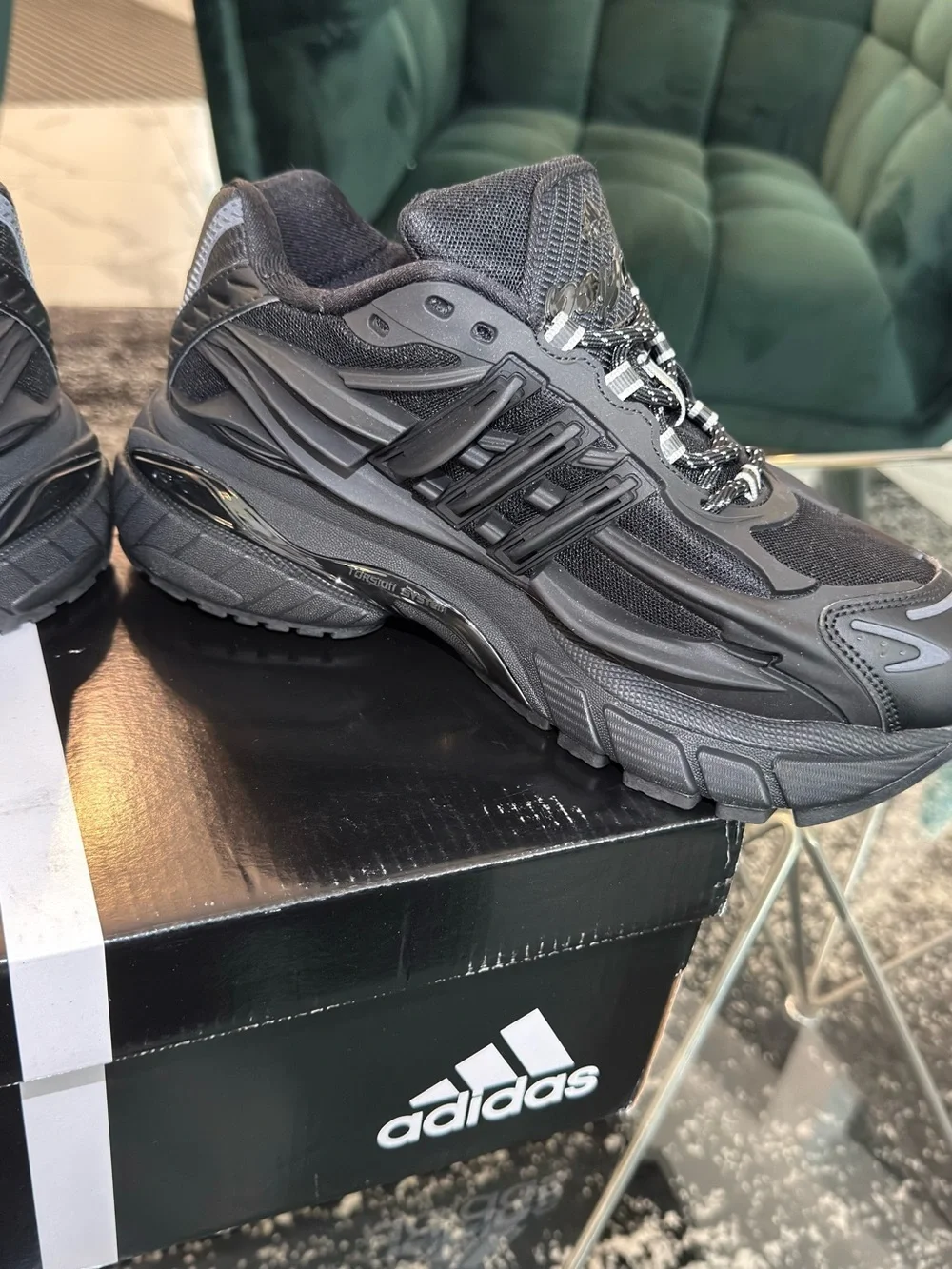 adidas Men's Black Low-Top Athletic Sneakers